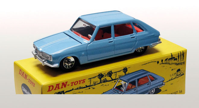 Renault 16 Bleu Clair, capot et hayon ouvrants, siège AR coulissant