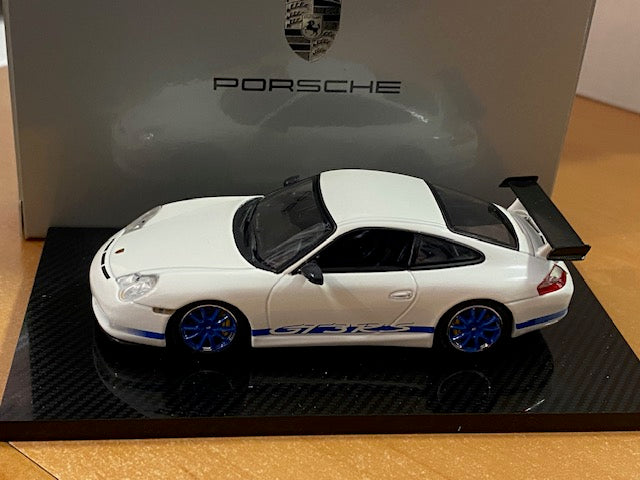 Porsche 911 type 996 GT3 RS 2004   Couleur blanche bandes Bleu  ( 2 exemplaires neuf boite d'origine )