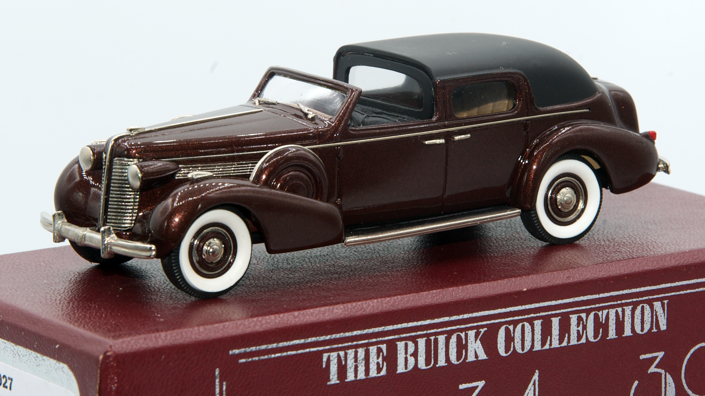 Buick Limited Town Car by Derham 1938 Noir/Muscovado Poly Ref BC027