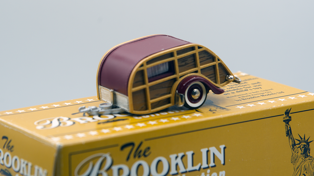 Wesley Slumbercoach Woody Trailer 1947 Bordeaux/Bois Ref BRK65