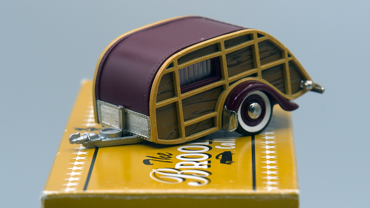 Wesley Slumbercoach Woody Trailer 1947 Bordeaux/Bois Ref BRK65