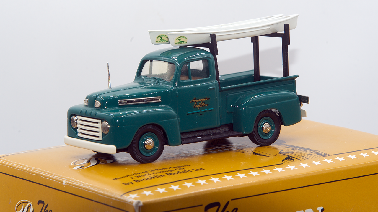 Ford F-1 Pick-up (C.T.C/S. 1999) avec benne porte-kayak 1948 Vert Edition limitée 315 exemplaires Ref BRK76x