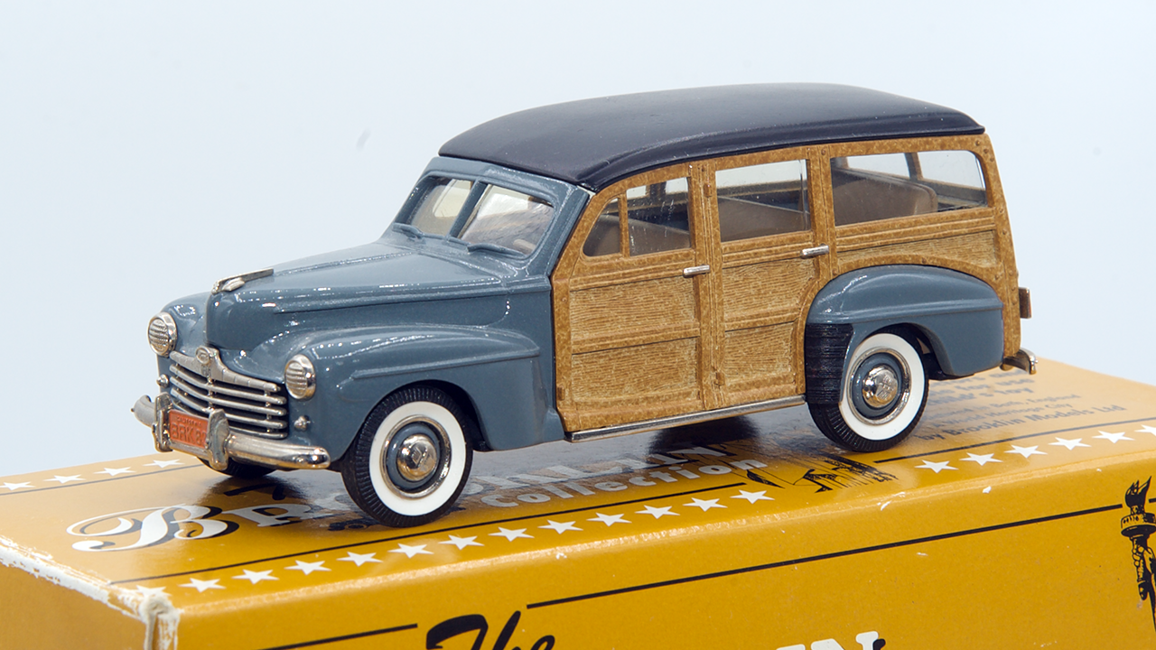 Ford V8 Station Wagon 1947 Bleu/Noir/Bois Ref BRK83