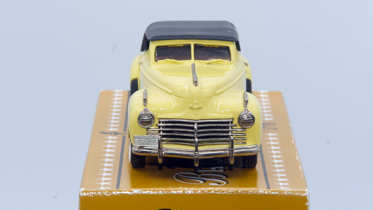 Chrysler New Yorker Convertible 1941 Jaune/Capote noire Ref BRK85