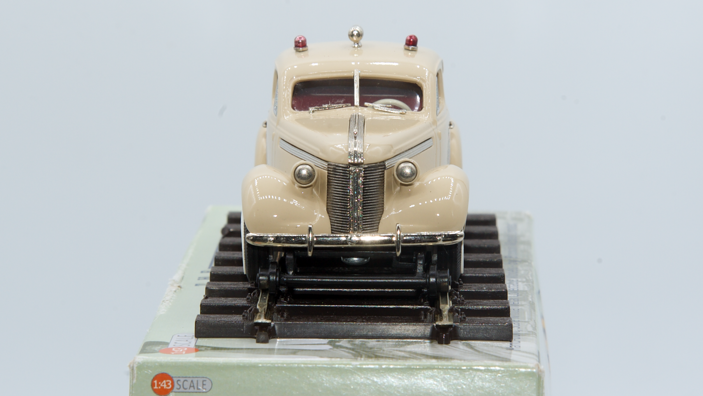 Pontiac Six Coupe Canadian Pacific Railway Police 1937 Beige + Rail (Edition limlitée 175 exemplaires) CTCS 2013