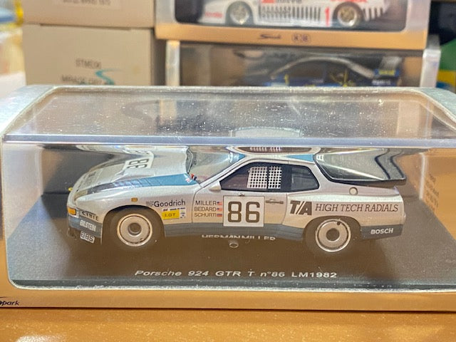 Porsche 924 GTR T # 86   24H du Mans 1982  Pilotes : M. Schurti / P. Bedard / P. Miller