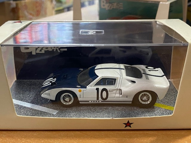 FORD GT 40 #10 Le Mans 1964 -  Phil Hill  Bruce McLaren BZ271
