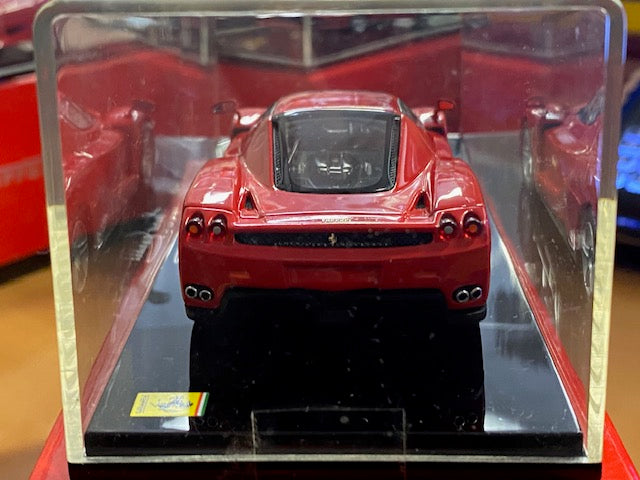 FERRARI ENZO ROUGE  ( Capot avant et arriére ouvrant ) Ref 05001R
