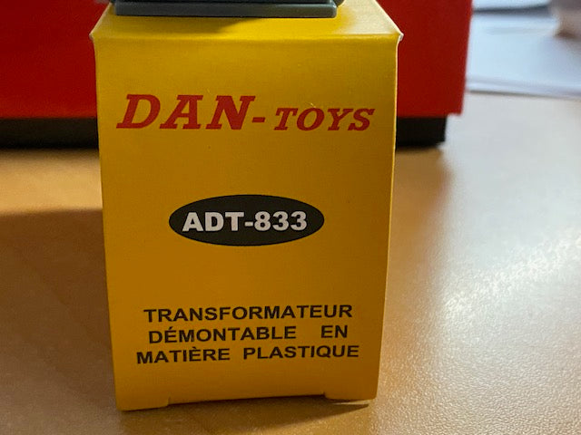 Transformateur Démontable en matiére plastique  Ref ADT-833 ( Accessoires a l'intérieur du transfo )