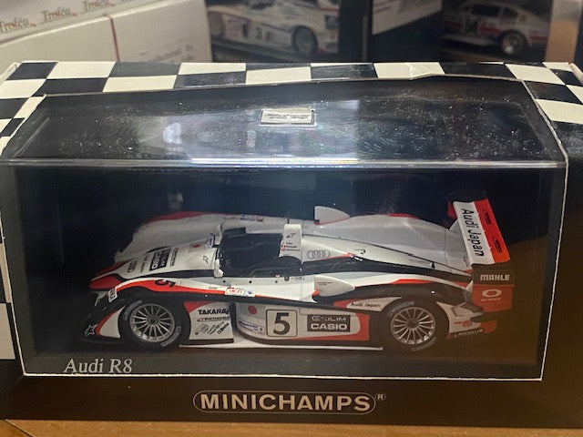 Audi R8 n°5  Vainqueur Le Mans 2004 - Seiji Ara  Rinaldo Capello  Tom Kristensen - Ref 400 041 305