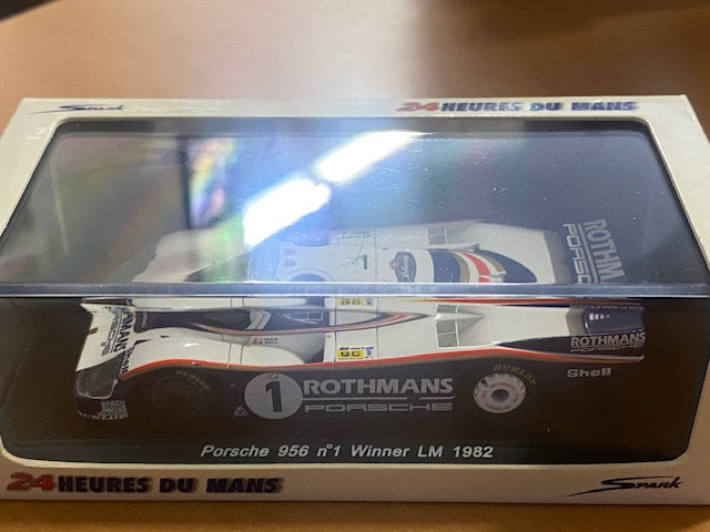 Porsche 956 LH  # 1   Rothmans Porsche System  Vainqueur Le Mans 1982 - Jacky Ickx / Derek Bell  Ref 43LM1982  ( Décalques posés )