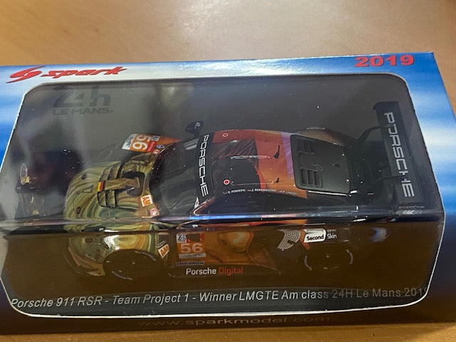 Porsche 911 RSR #56 Team Project 1 Vainqueur LMGTE Am class 24H Le Mans 2019 - J. Bergm - Version exclusive avec trophée -eister - P. Lindsey - E. Perfetti