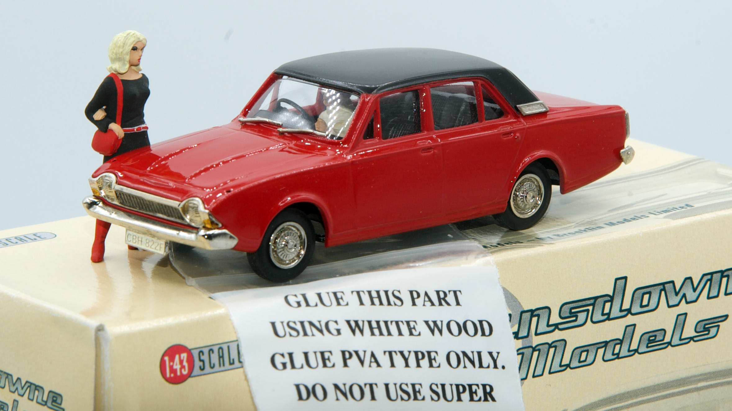 Ford Corsair 2000 (L.C.C. Special 2005) 1966 Rouge/Toit Noir (Edition limitée 130 exemplaires) Ref LDM41x
