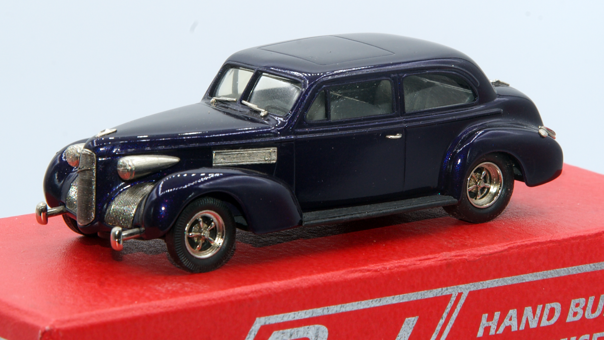 La Salle 2-portes Sedan 1939 Pourpre Métal Ref ROD06