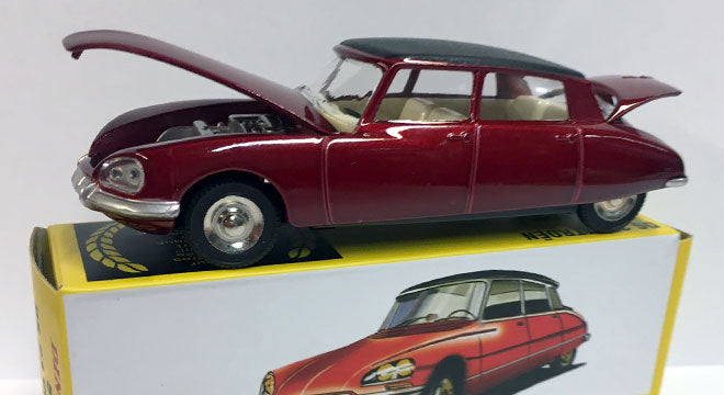 Citroën DS 23 Rouge Métal / Toit Noir ( capot moteur et coffre ouvrants)