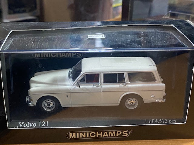 Volvo 121 Break Blanc  ( un seul exemplaire neuf en boite d'origine