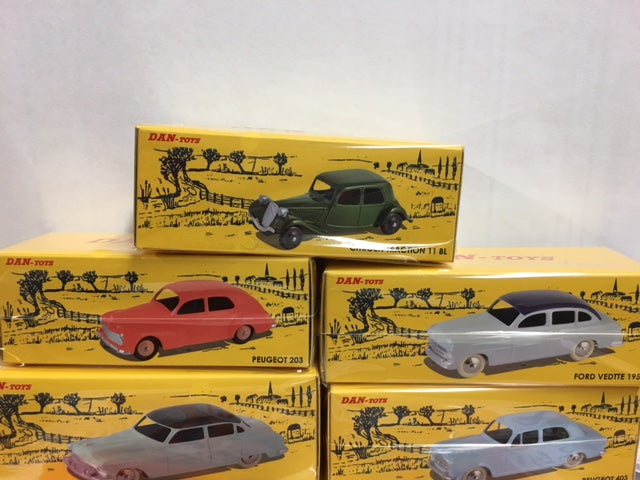 Coffret Prototypes N°1 Ford Vedette, Peugeot 203, Citroën Traction, Peugeot 403 et Buick Roadmaster (avec Livret Explicatif et Fiches) Livrée avec boite individuelle .