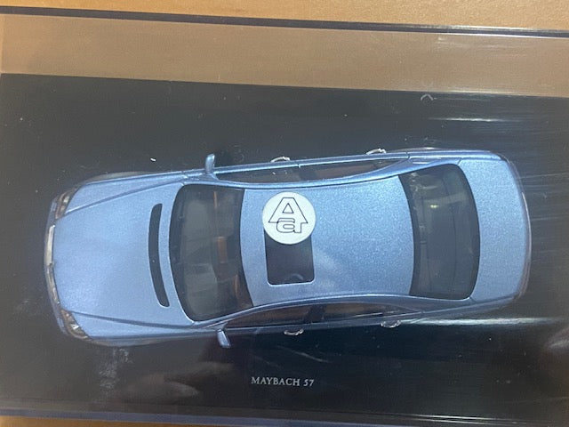 Maybach 57 bleu argent métallisé ( un seul exemplaire neuf boite d'origine )