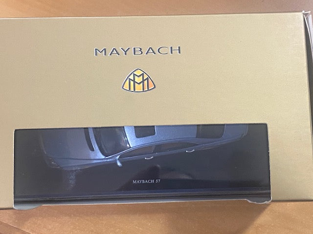 Maybach 57 bleu argent métallisé ( un seul exemplaire neuf boite d'origine )