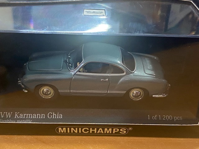 Volkswagen Karmann Ghia coupé 1957 (bleu neige)( un seul exemplaire en boite d'origine)