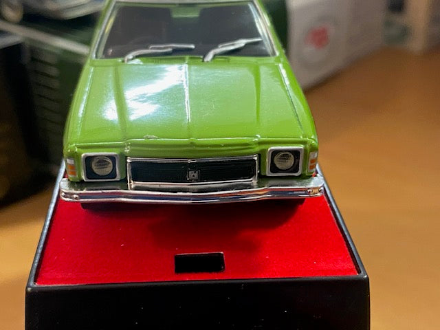 Holden HJ Sandeman UTE 1974  ( un seul exemplaire neuf en boite d'origine )